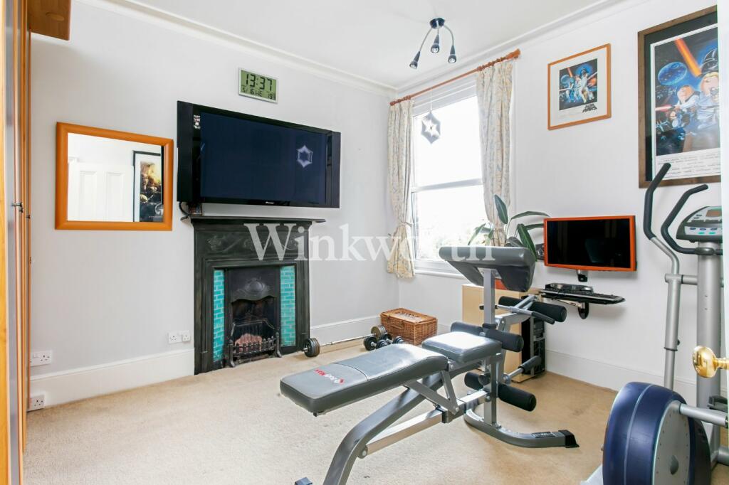 4 bedroom semidetached house for sale in Derwent Road, London, N13