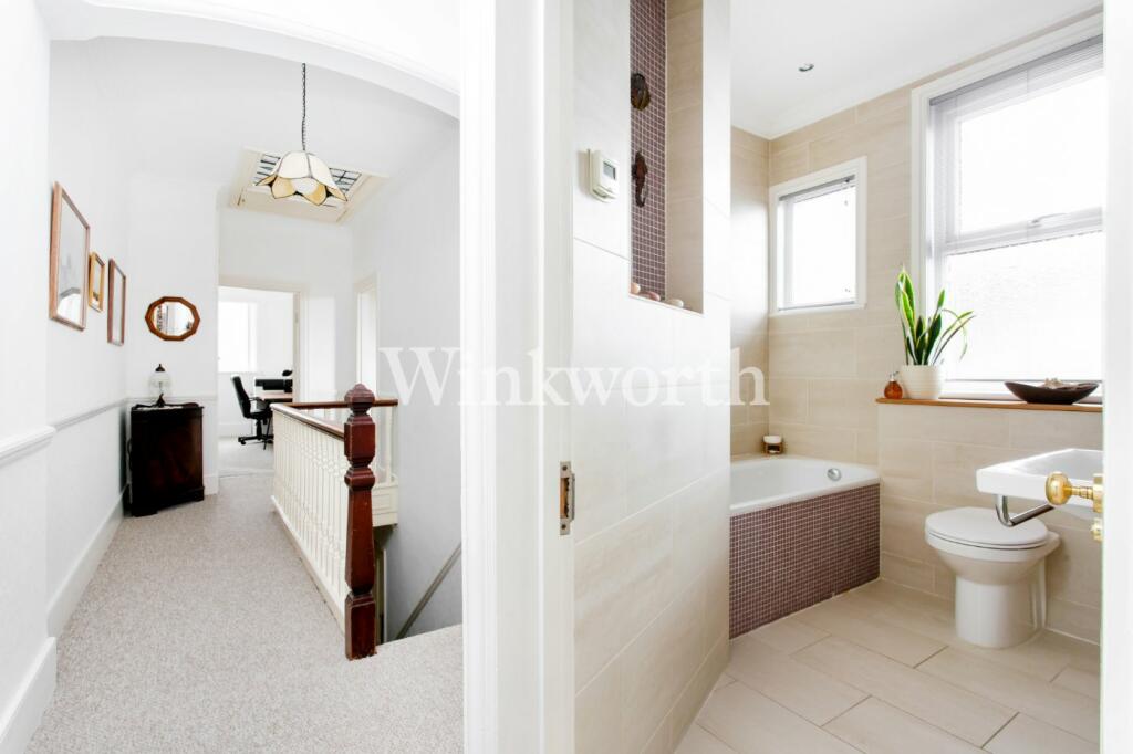 4 bedroom semidetached house for sale in Derwent Road, London, N13