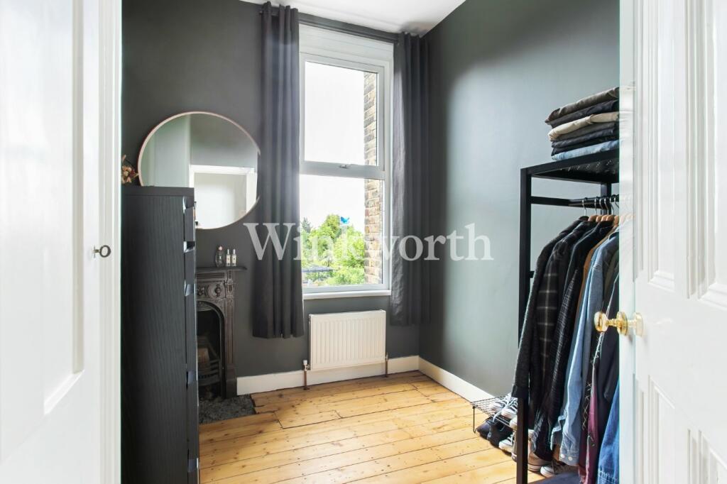 4 bedroom semidetached house for sale in Derwent Road, London, N13