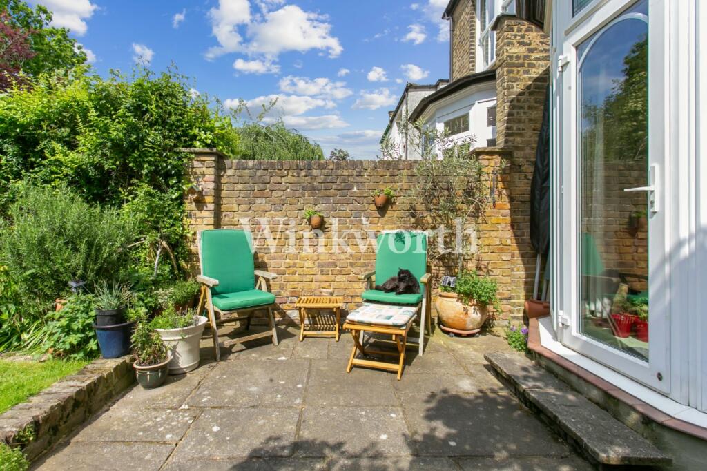 4 bedroom semidetached house for sale in Derwent Road, London, N13