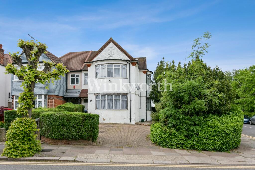 4 bedroom semidetached house for sale in Fox Lane, London, N13