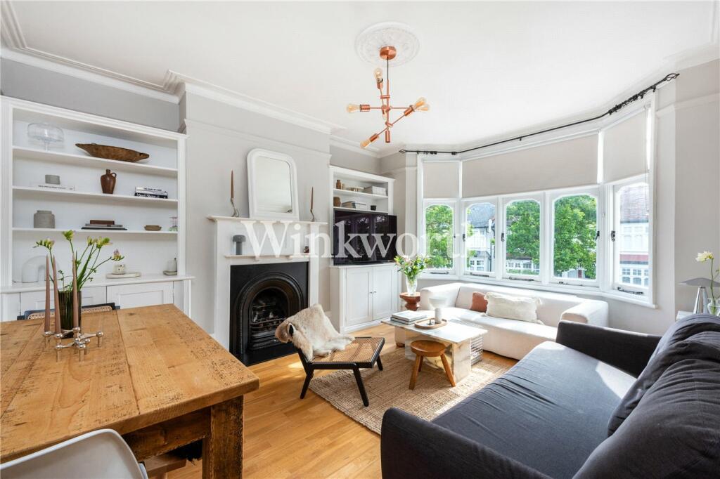 3 bedroom apartment for sale in Caversham Avenue, London, N13
