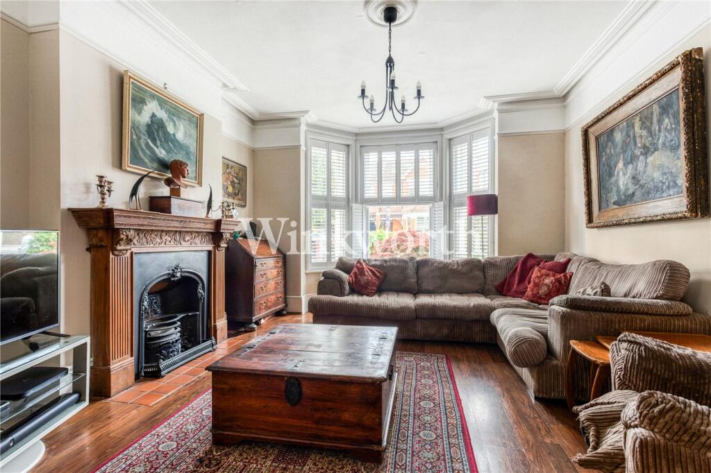 5 bedroom semidetached house for sale in Lakeside Road, London, N13