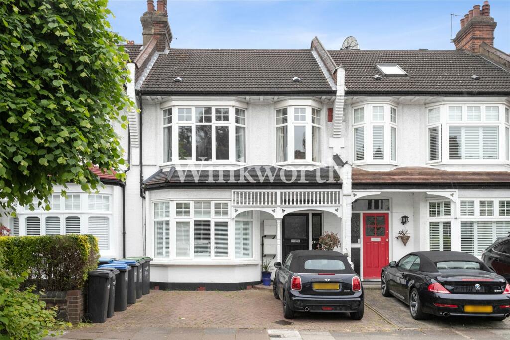 2 bedroom apartment for sale in Caversham Avenue, London, N13