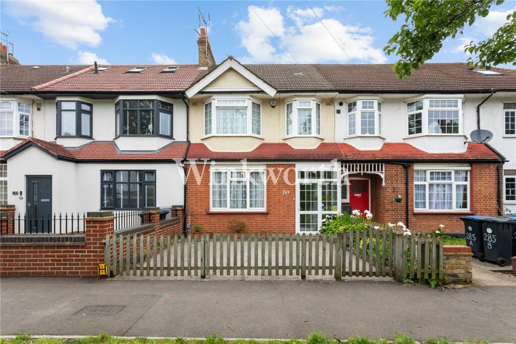 3 bedroom terraced house for sale in Princes Avenue, London, N13
