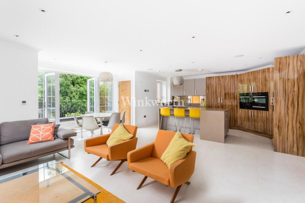 Main image of property: Bayview House, 20 Uplands Park Road, Enfield, EN2