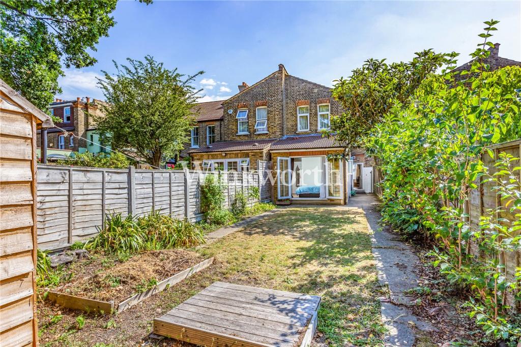 2 bedroom apartment for sale in Kingsley Road, London, N13