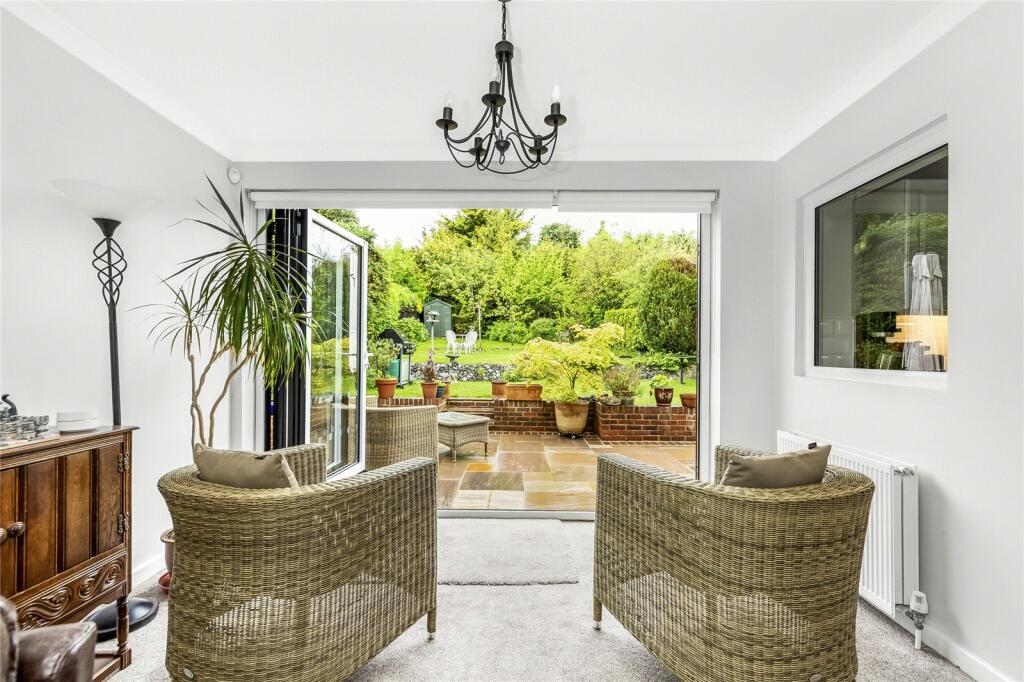 3 bedroom detached house for sale in Kingsdown Avenue, South Croydon, CR2