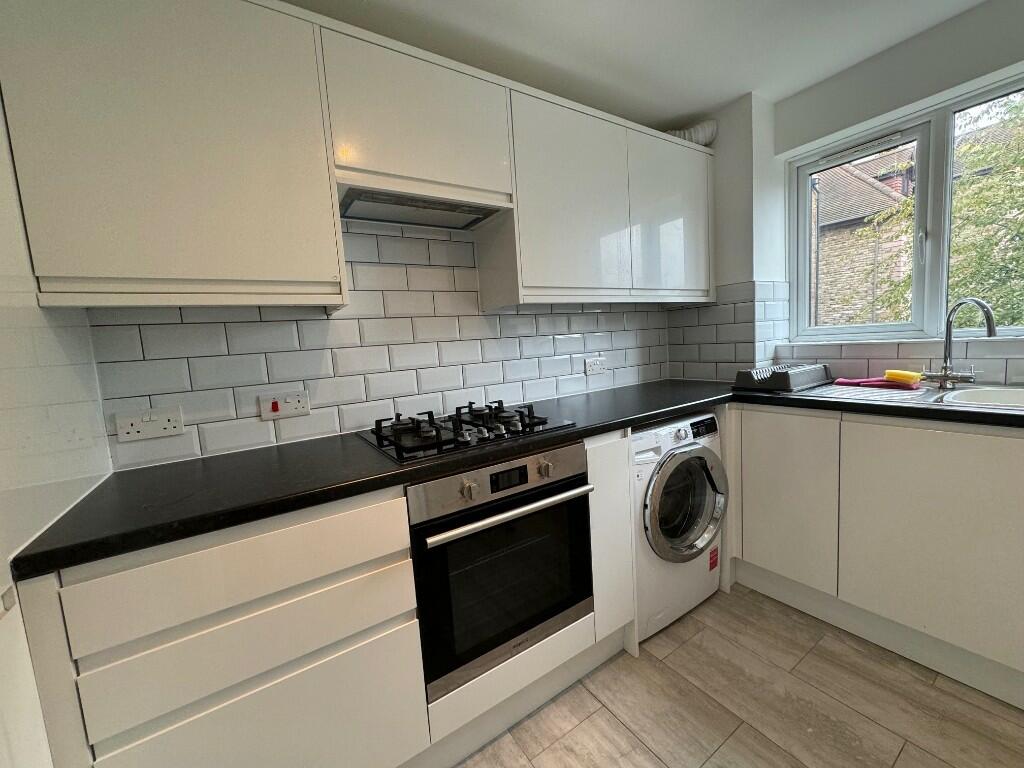 Main image of property: Isabella Close, London, N14