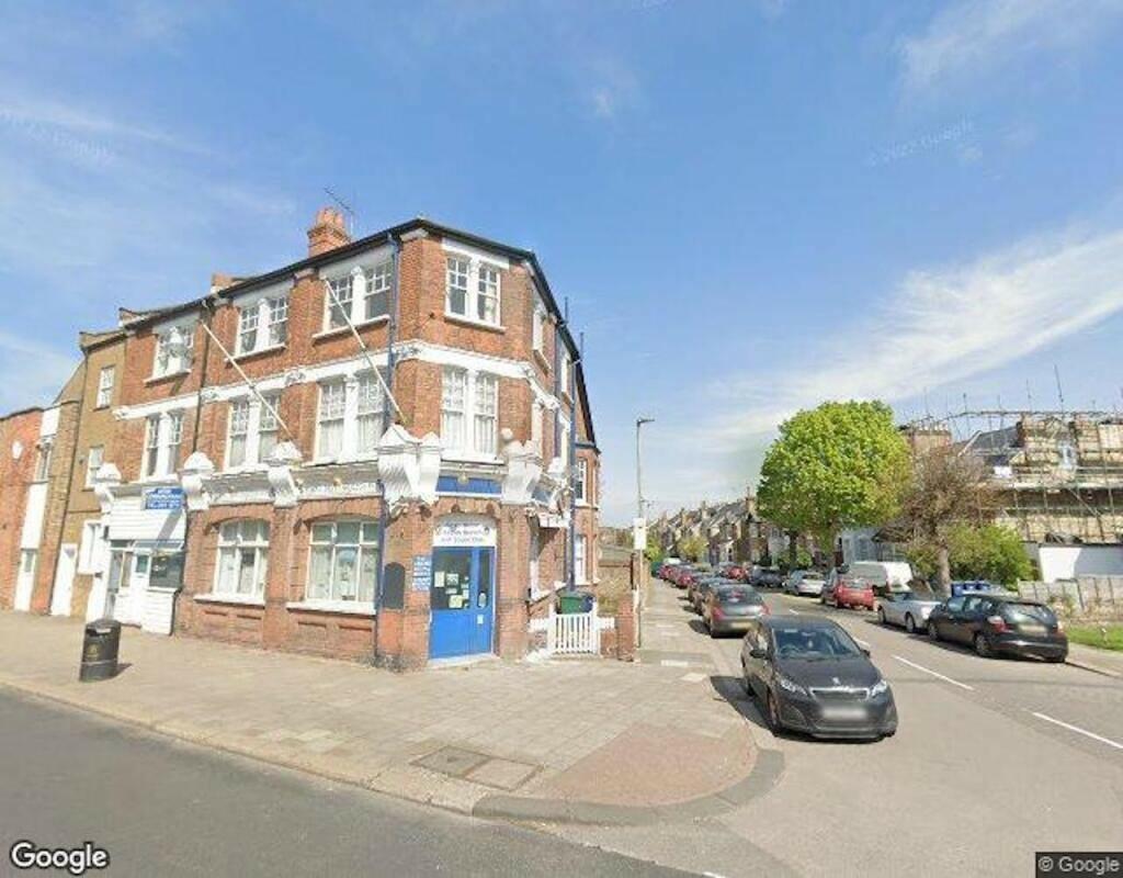 Commercial property for rent in Friern Road, London, N11