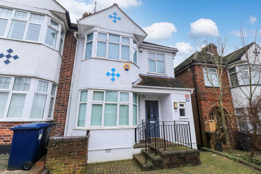 Main image of property: Chase Way, London, N14