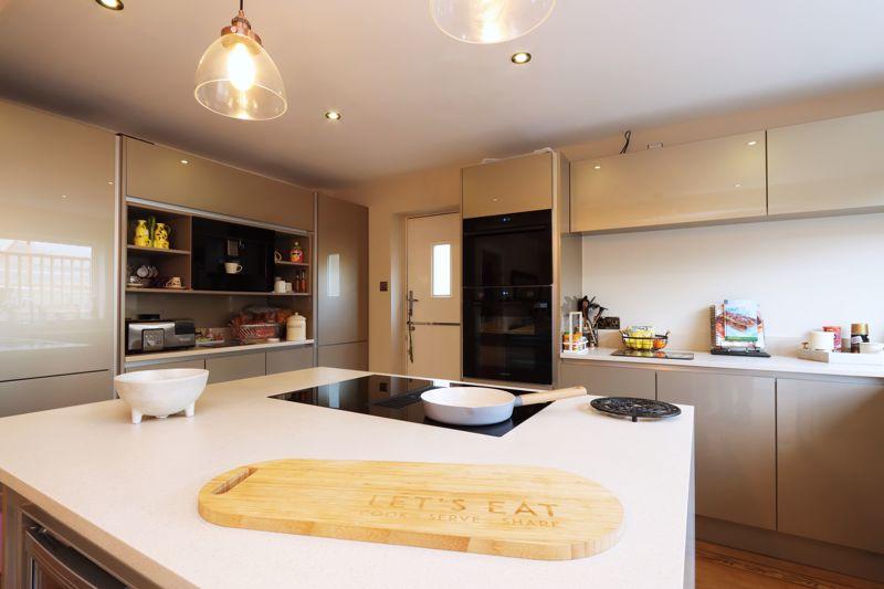 5 bedroom detached house for sale in SOUTH STAFFORDSHIRE, Kinver, Off