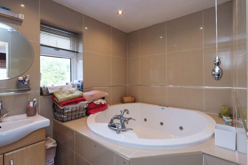 5 bedroom detached house for sale in SOUTH STAFFORDSHIRE, Kinver, Off