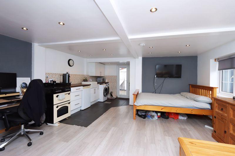 5 bedroom detached house for sale in SOUTH STAFFORDSHIRE, Kinver, Off