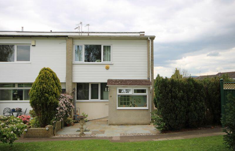 3 bedroom end of terrace house for sale in Larkhill Road, WOLLASTON