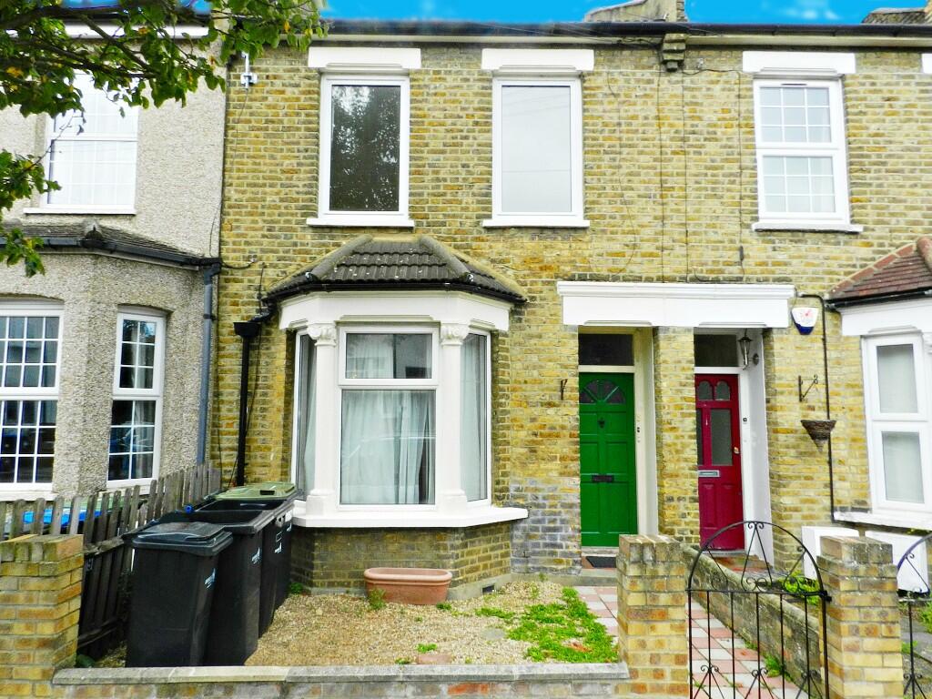 1 bedroom apartment for sale in Halstead Road, London, EN1