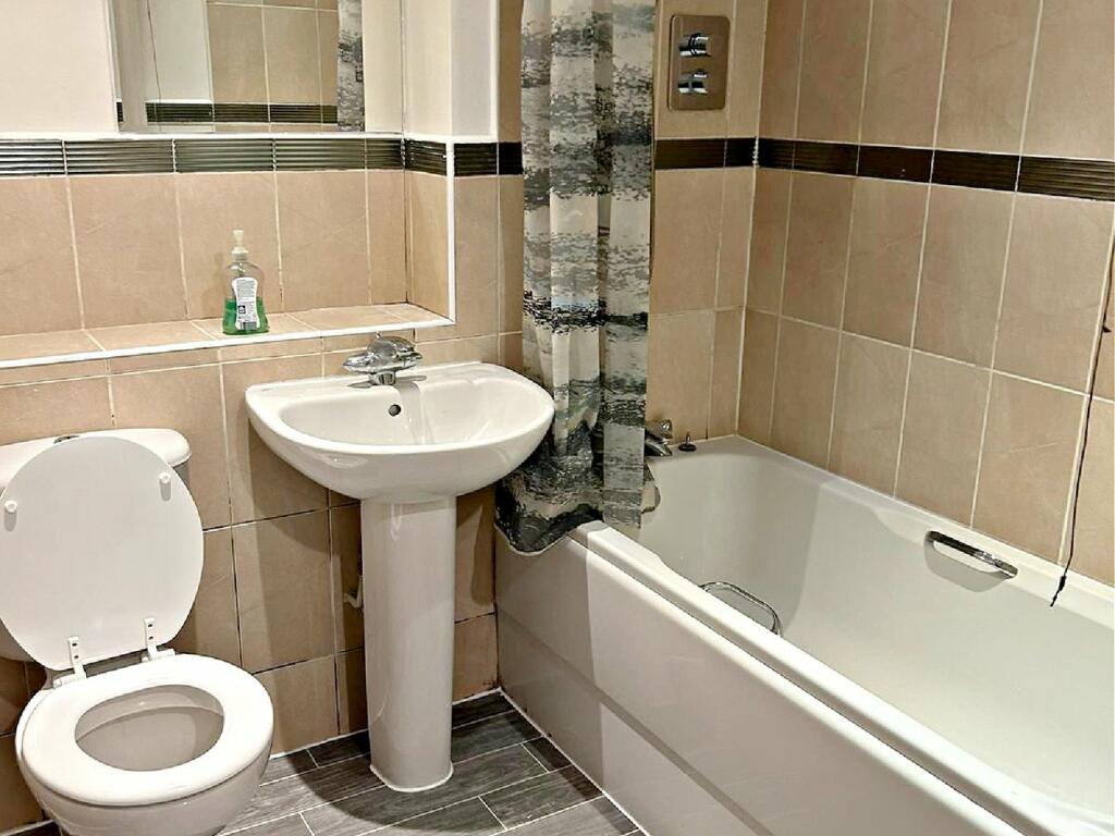 Additional property image - Dragon Road, Hatfield, AL10
