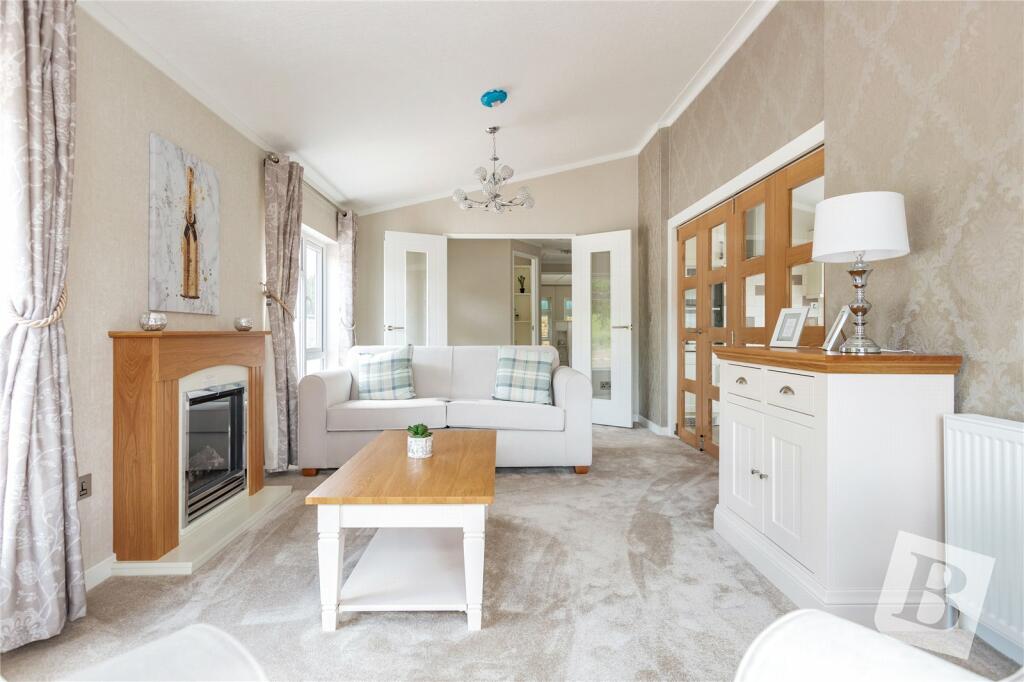 2 bedroom detached house for sale in Hawkswood Road, Downham