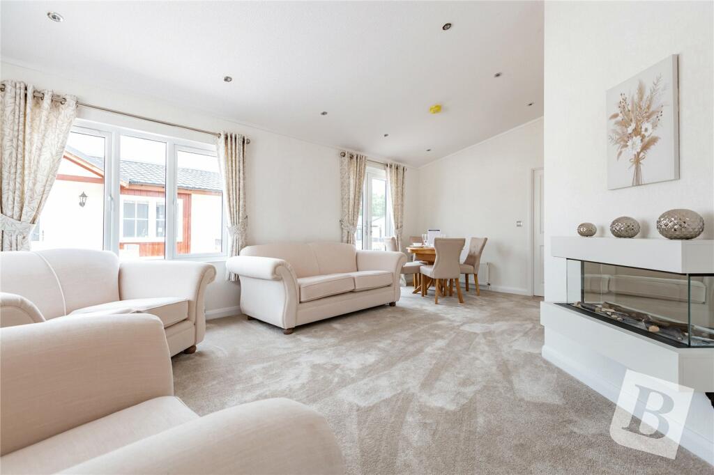 2 bedroom detached house for sale in Hawkswood Road, Downham