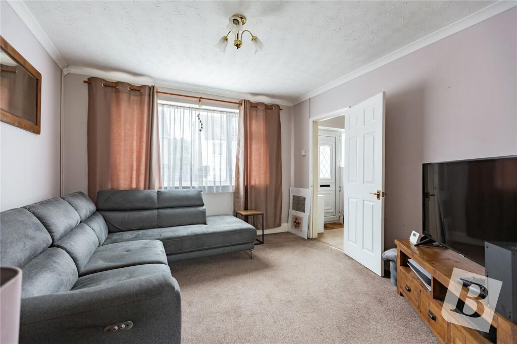 3 bedroom semidetached house for sale in Bruce Grove, Chelmsford