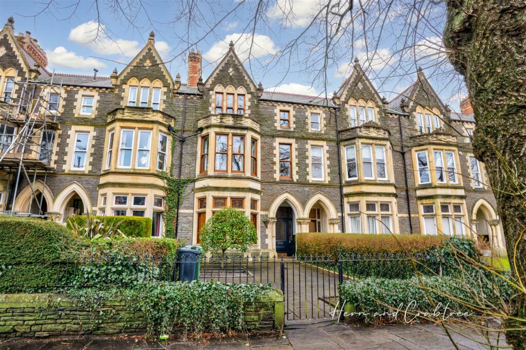 6 bedroom terraced house for sale in Cathedral Road, Cardiff, CF11