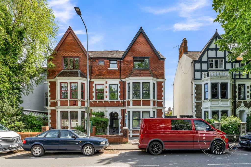 1 bedroom flat for sale in Romilly Road, Thompsons Park, Canton, CF5