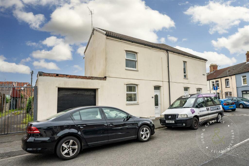 2 bedroom ground floor flat for sale in Redlaver Street, Grangetown