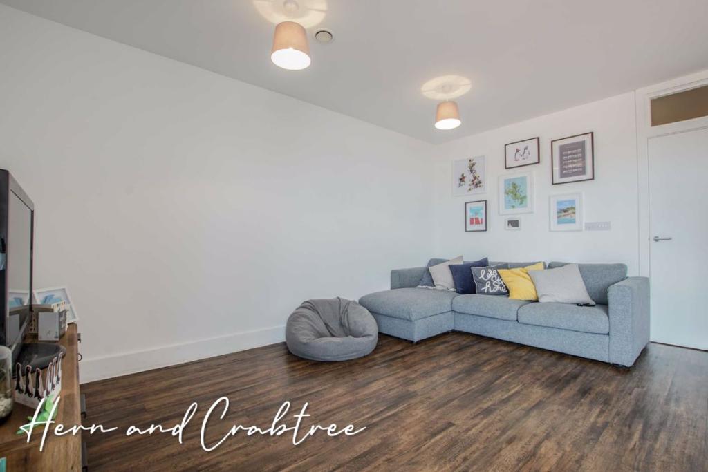 2 bedroom flat for sale in Wellington House, Cardiff, CF11