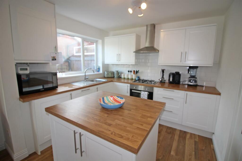 4 bedroom terraced house for rent in Machen Close, St. Mellons, Cardiff, CF3