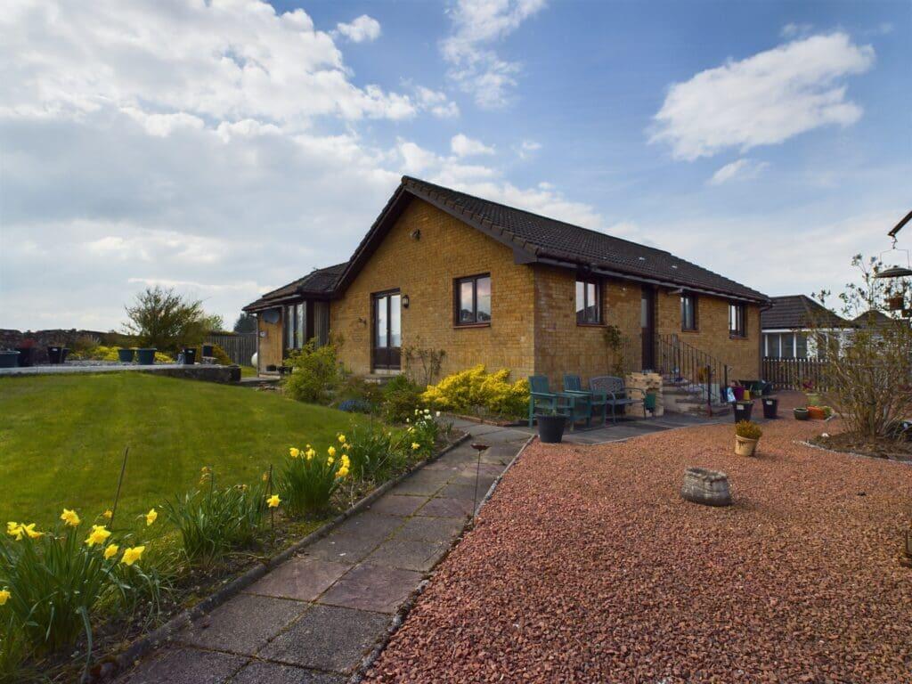 3 bedroom detached bungalow for sale in 25 Jerviswood Drive Cleghorn