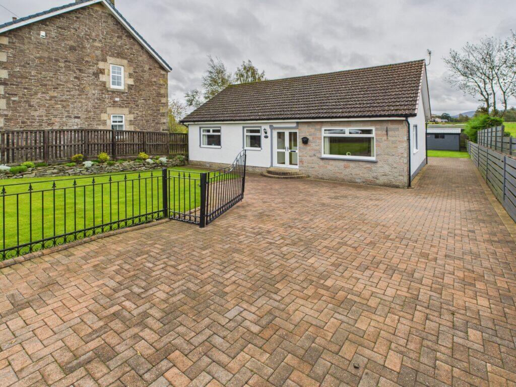 Main image of property: Roselea 11 Lanark Road Ravenstruther Lanark ML11 7SS