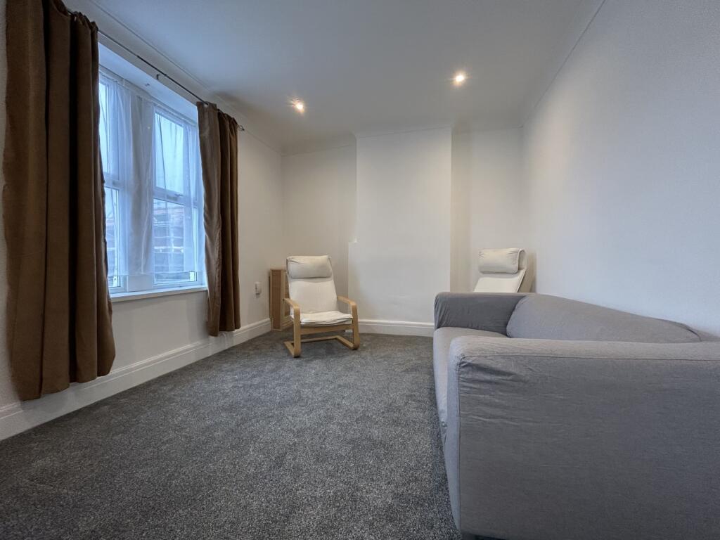1 bedroom flat for rent in Whitchurch Road, Heath, CF14