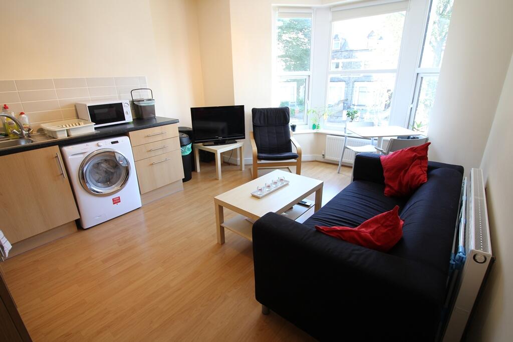 2 bedroom terraced house for rent in Richmond Road, Roath, CF24