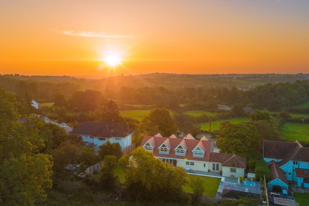 5 bedroom detached house for sale in PenyTurnpike Road, Dinas Powys, CF64