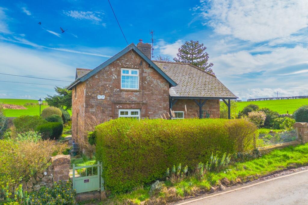 3 bedroom detached house for sale in Swanbridge Road, Sully, Penarth, CF64