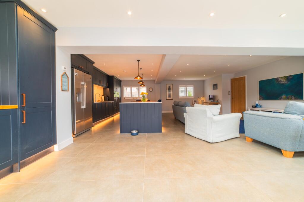 Additional property image - Cog Road, Sully, Penarth