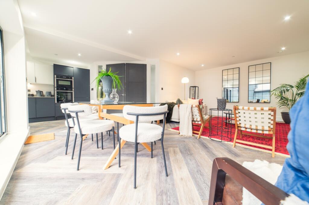 Additional property image - Park Place, City Centre