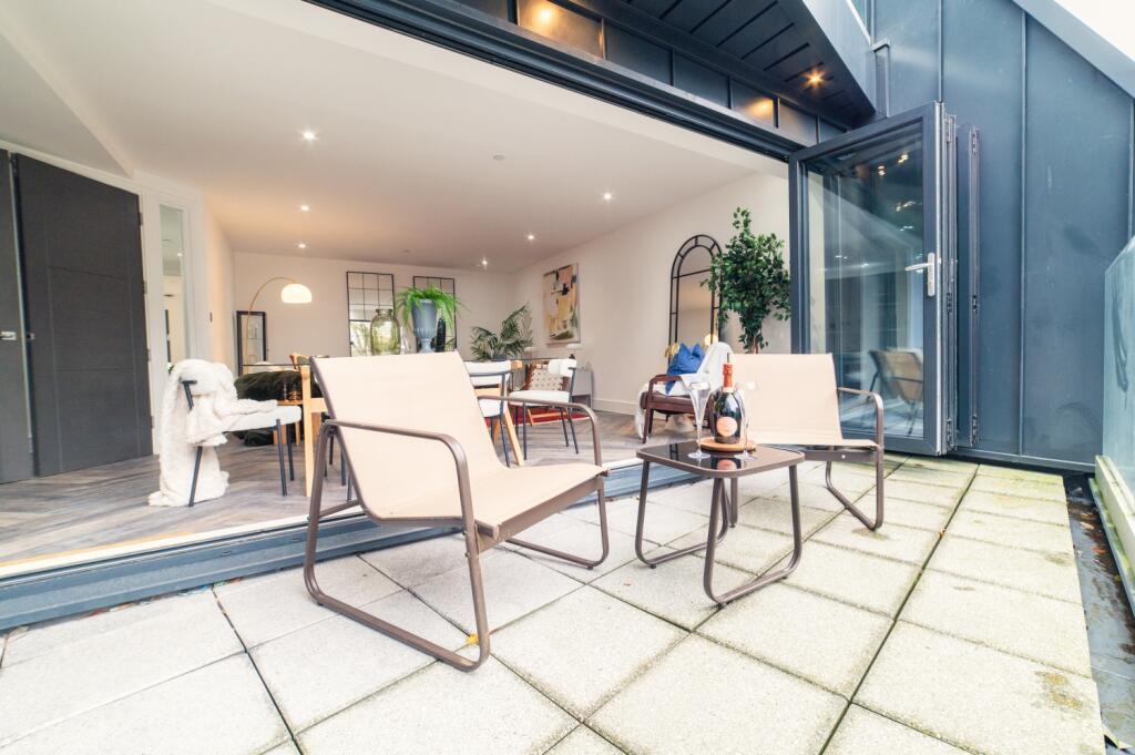 Additional property image - Park Place, City Centre