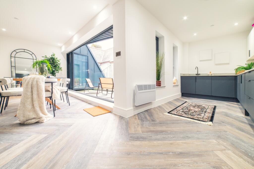 Additional property image - Park Place, City Centre