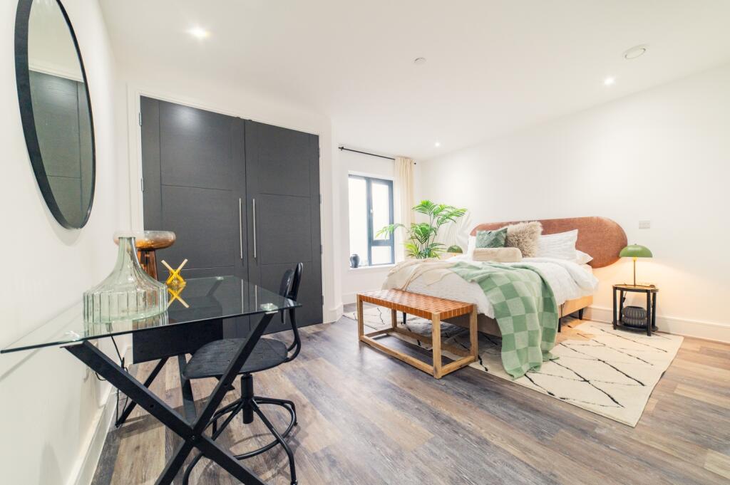 Additional property image - Park Place, City Centre