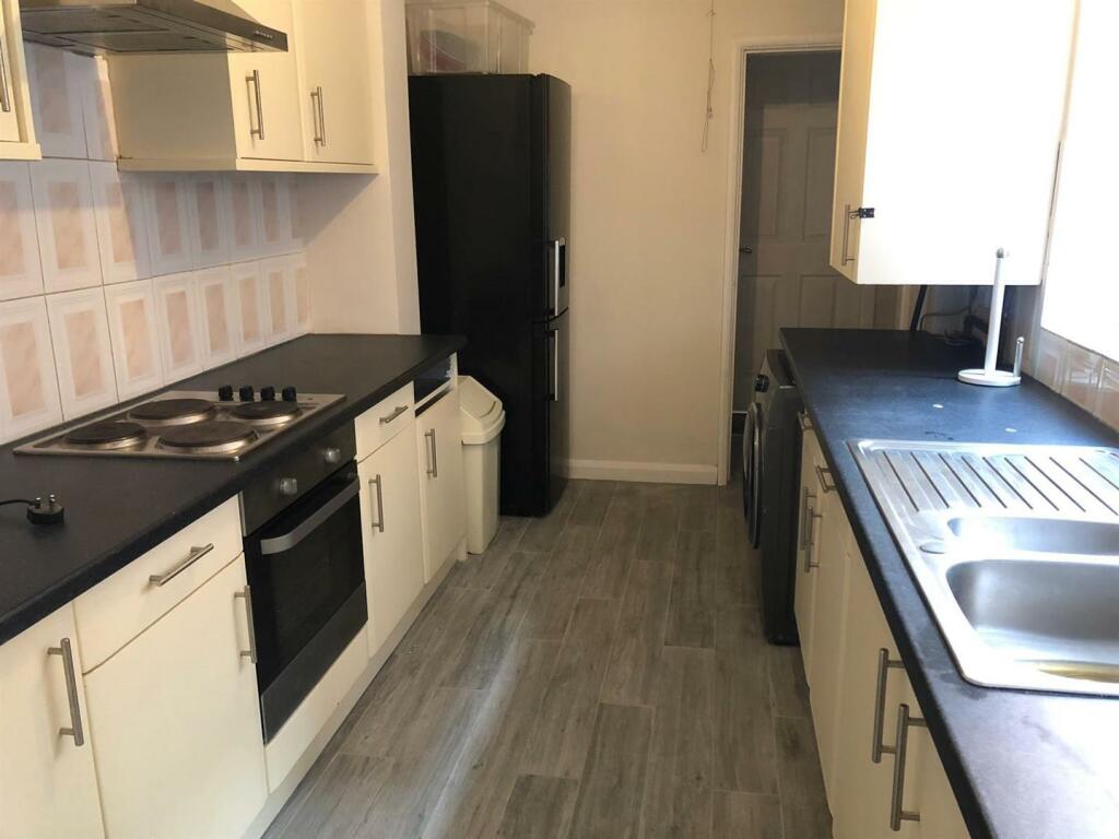 5 bedroom terraced house for rent in *£105pppw Excluding* Claypole Road, Hyson Green, NOTTINGHAM NG7