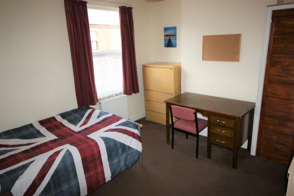 Terraced to rent on **£105pppw Excluding Bills** Midland Avenue, Lenton