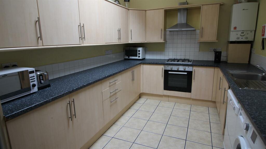 7 bedroom semi-detached house for rent in **£135pppw exc bills** Teversal Avenue, Lenton, NG7 1PY, NG7