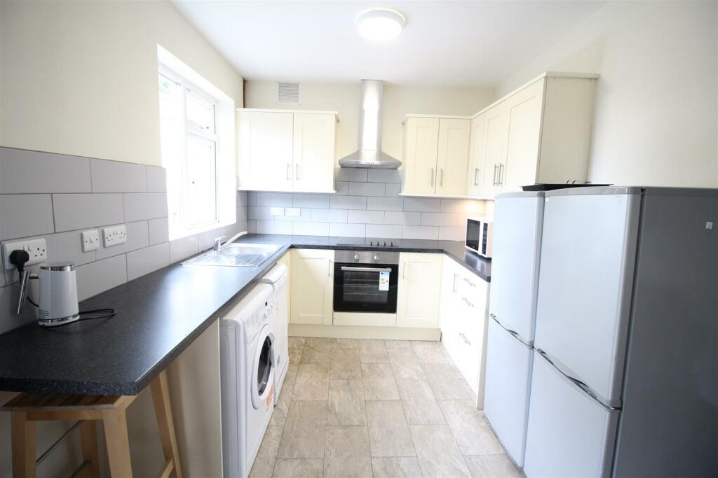 6 bedroom semi-detached house for rent in *£120ppp Excluding Bills** Welby Avenue, Lenton, NG7 1QL - UON**£120pppw, NG7