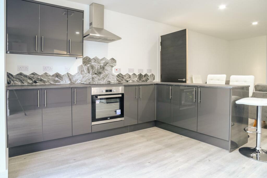 Main image of property: **£725PCM BILLS INCL** Maid Marion, Queens Road East, Beeston, Nottingham