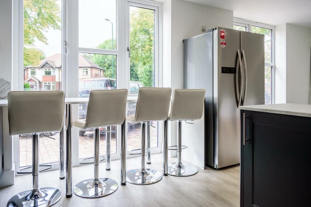 Main image of property: **£7505PCM BILLS INCLUDED** EN SUITE ROOM - Queens Road East, Beeston, NG9 2GS