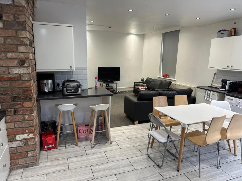 Main image of property: **£100pppw excl bills** Radcliffe Road, West Bridgford