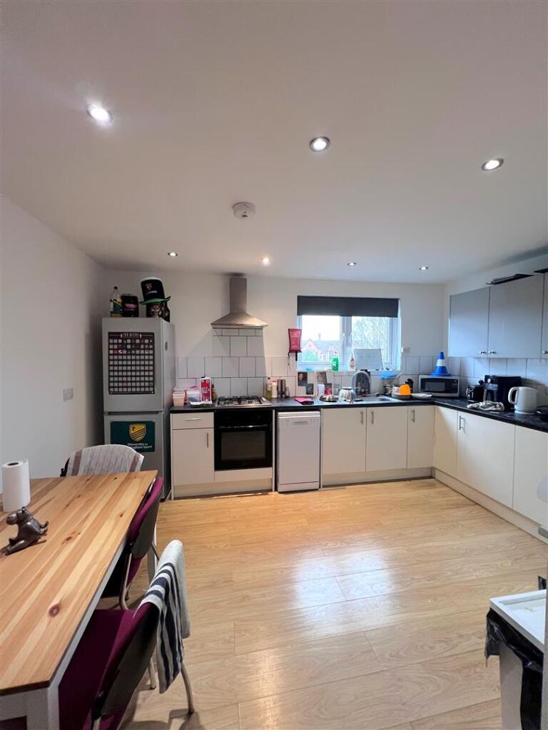 Main image of property: **£115pppw excl bills!** Middle Street, Beeston