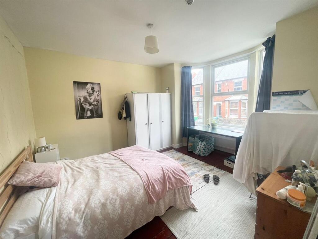 Main image of property: **£120pppw excl bills** Teversal Avenue, Lenton, NG7 1PX
