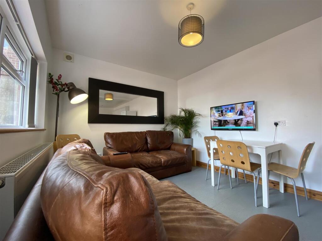 Main image of property: **£142pppw excluding bills** Albert Grove, Lenton